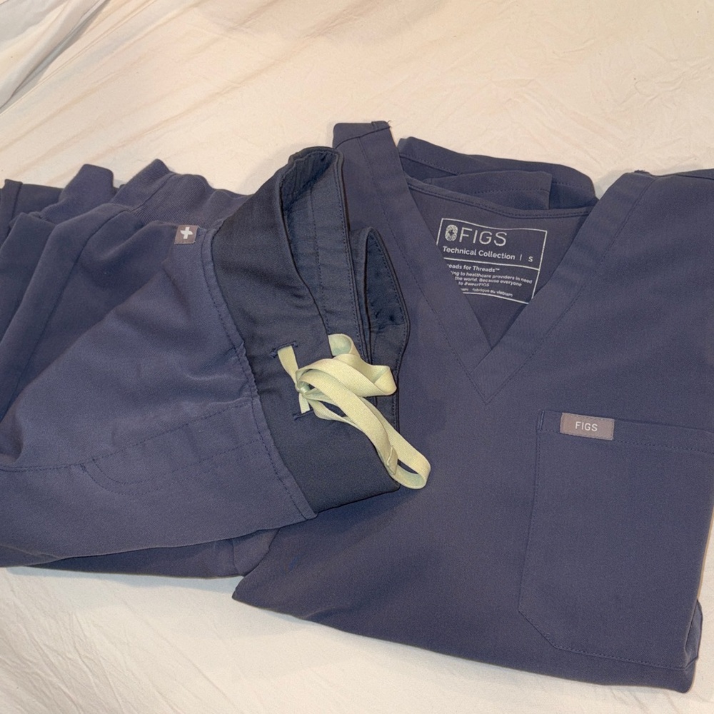 Figs Deep Blue Scrub Ensemble